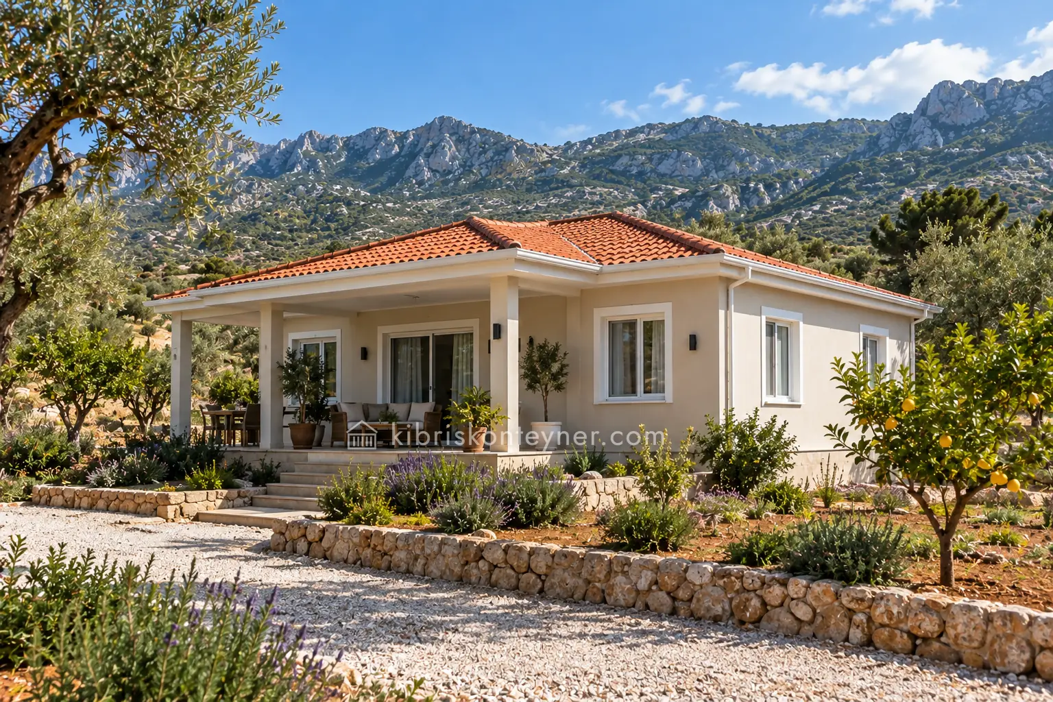 Kiremit çatılı 2+1 prefabrik aile evi